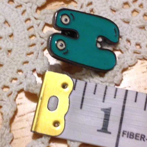 Funky Letter "H" initial jewelry pin - Picture 3 of 3